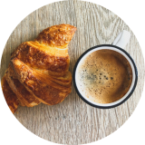 Croissant und Kaffee in Frankreich