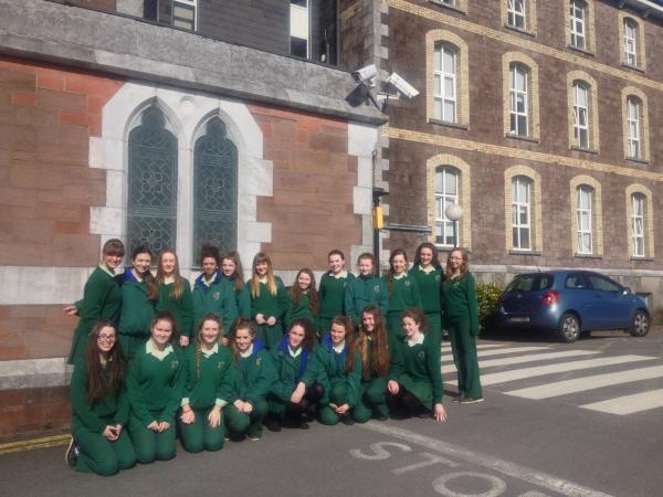 schueleraustausch-irland-schulwahl-st.-angelas-college-uniform