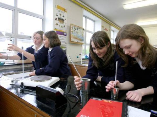 schueleraustausch-irland-schulwahl-st.-pauls-secondary-school-chemie