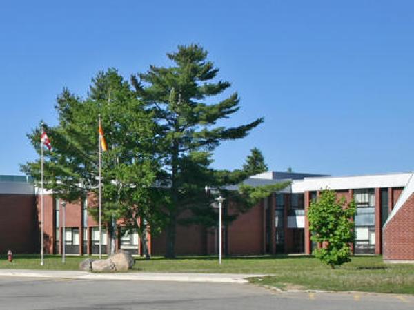 schueleraustausch-kanada-schulwahl-miramichi-valley-high-school-schule-von-aussen