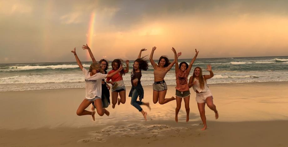 Freundinnen am Strand in Australien