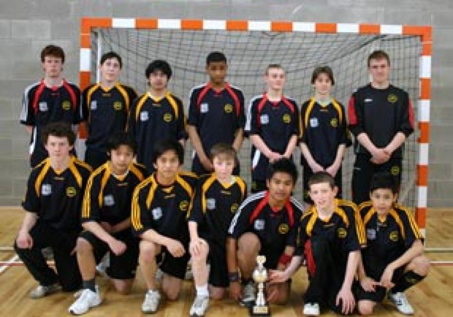 schueleraustausch-irland-schulwahl-ballinteer-community-school-handball-mannschaft