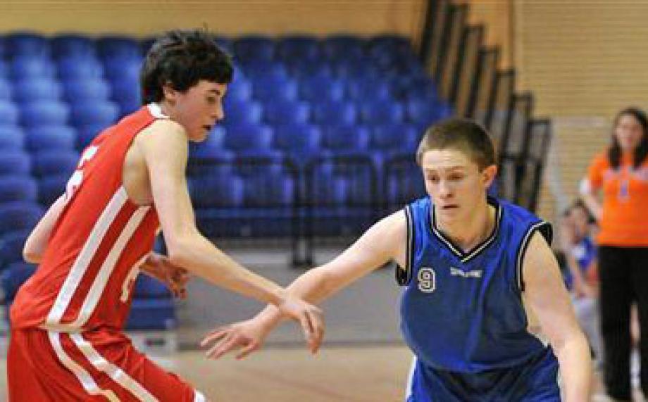 schueleraustausch-irland-schulwahl-douglas-community-school-basketball-spiel
