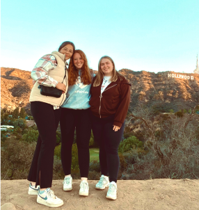 Drei Au pairs vor Hollywood Sign